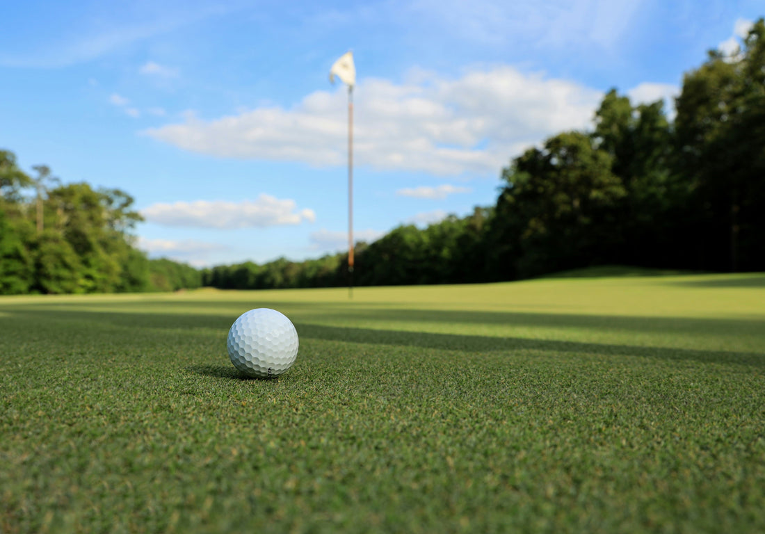 How much does it cost to construct a golf course?